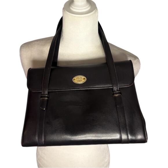 Gucci black leather accordion front flap shoulder bag
